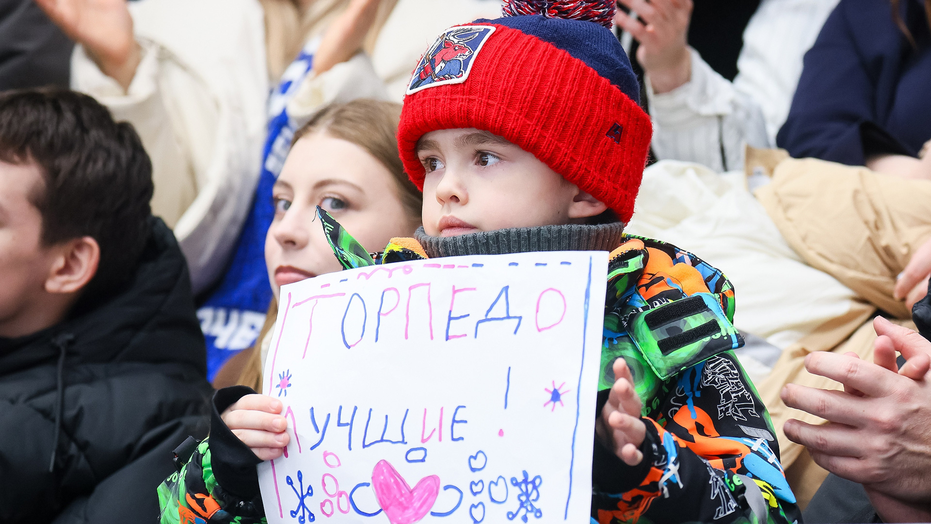 Антураж победного матча с «Драконами»