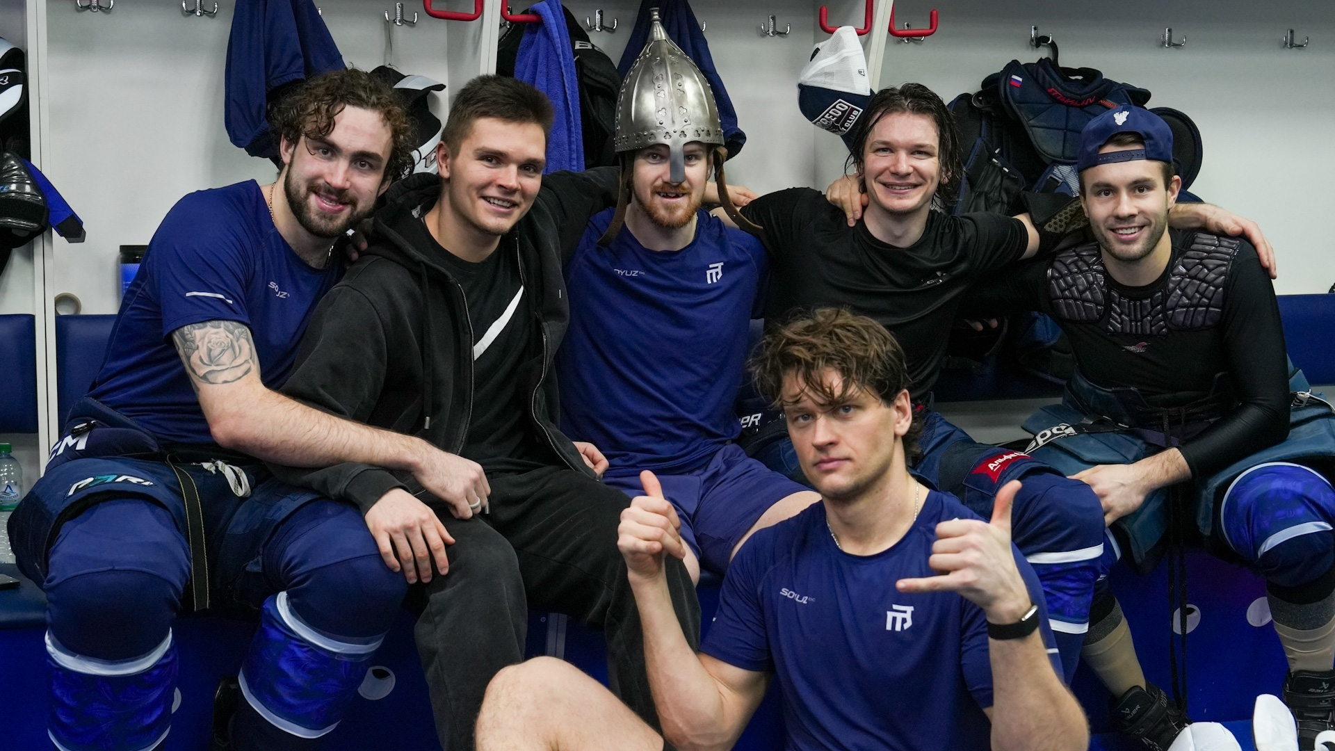 Победная раздевалка после матча с «Барысом»