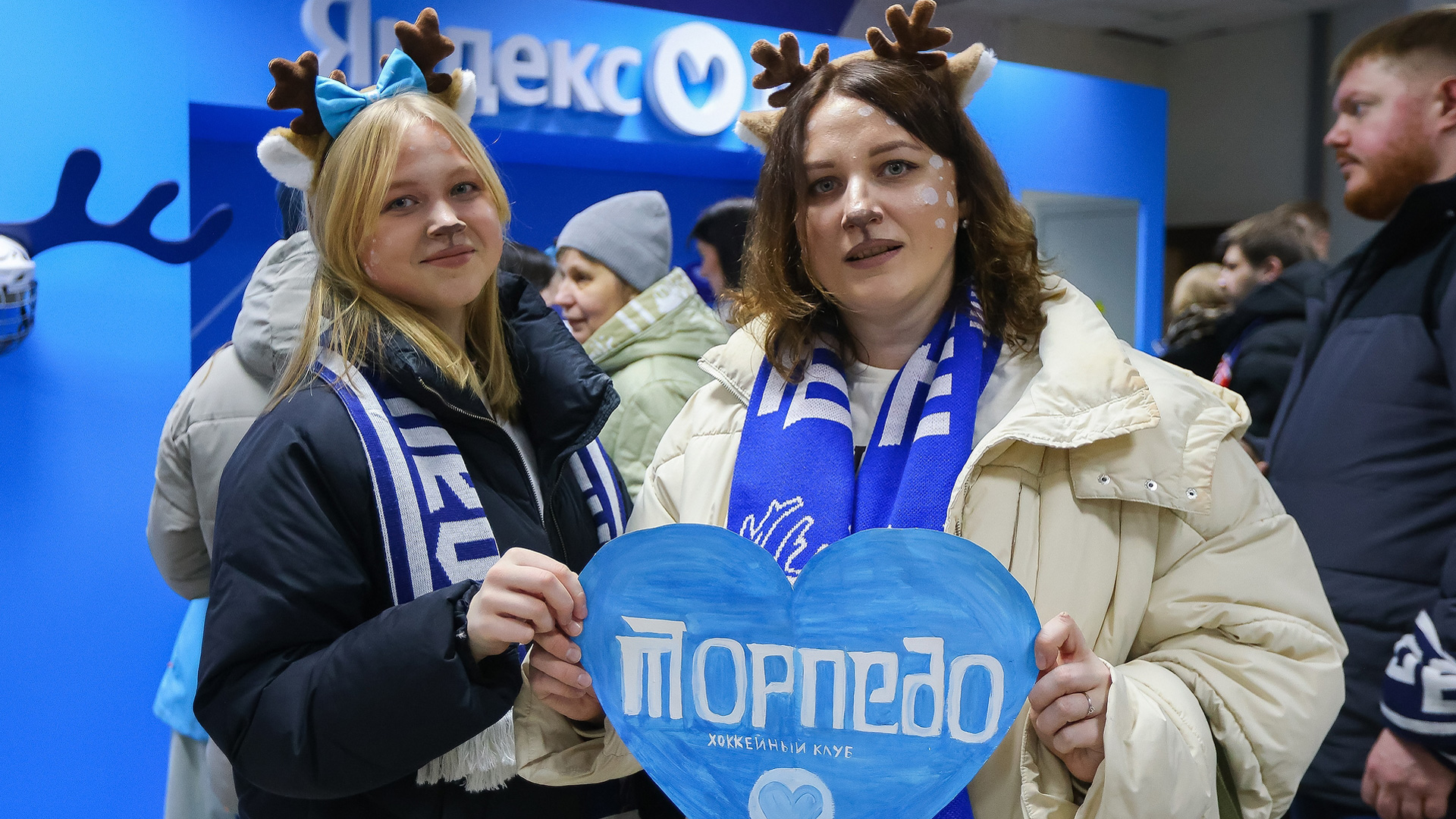 Антураж матча с «Динамо» (Москва)