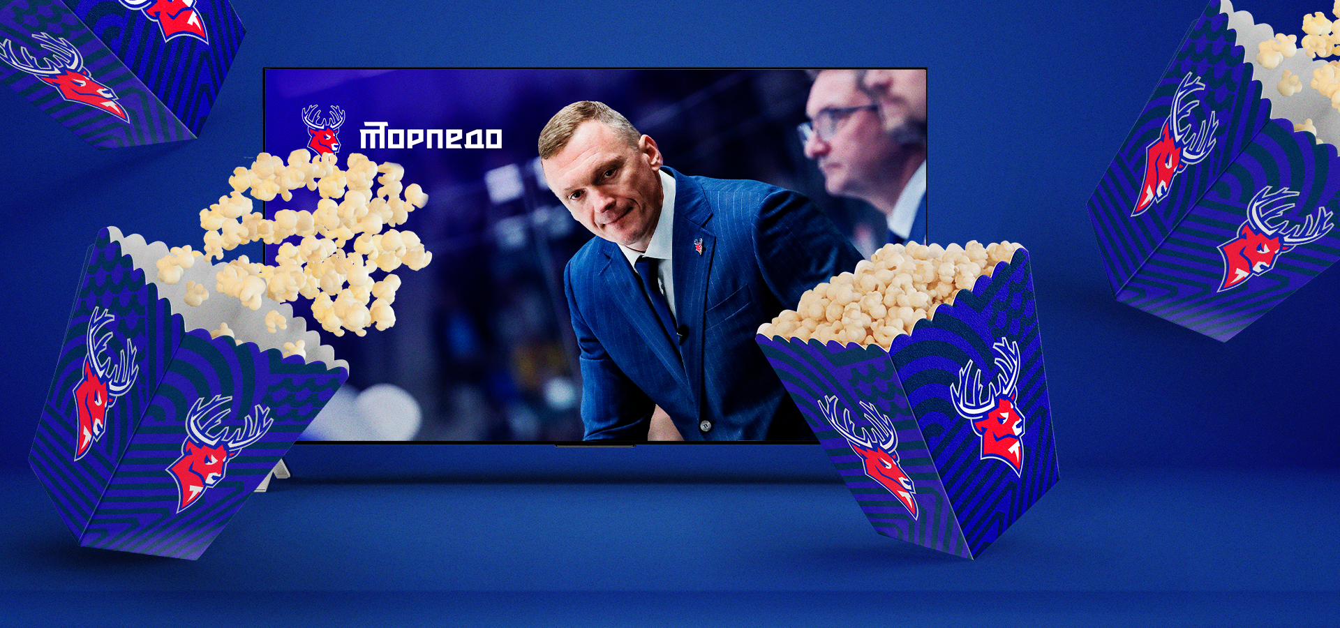 Алексей Исаков с микрофоном на матче против «Салавата Юлаева»