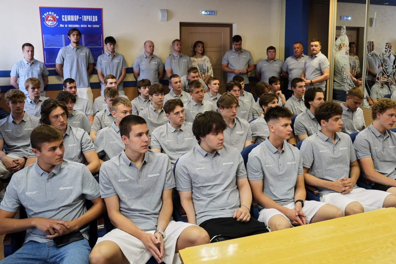 «Чайка» открыла ледовую программу